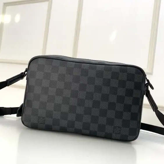 MESSENGER UTILITY LOUIS VUITTON BAG 0706